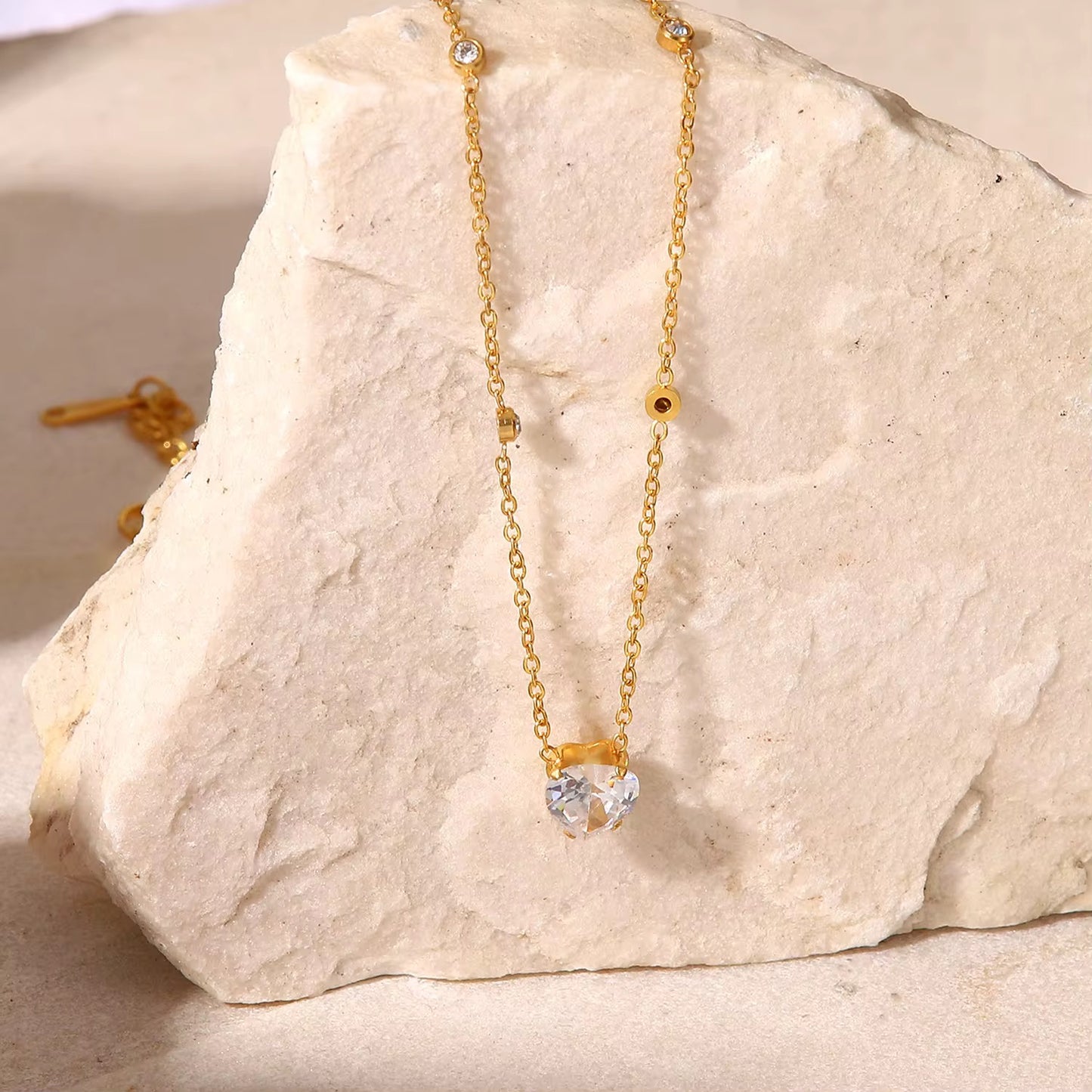 Romantic White Heart-shaped Zircon Pendant
Necklace