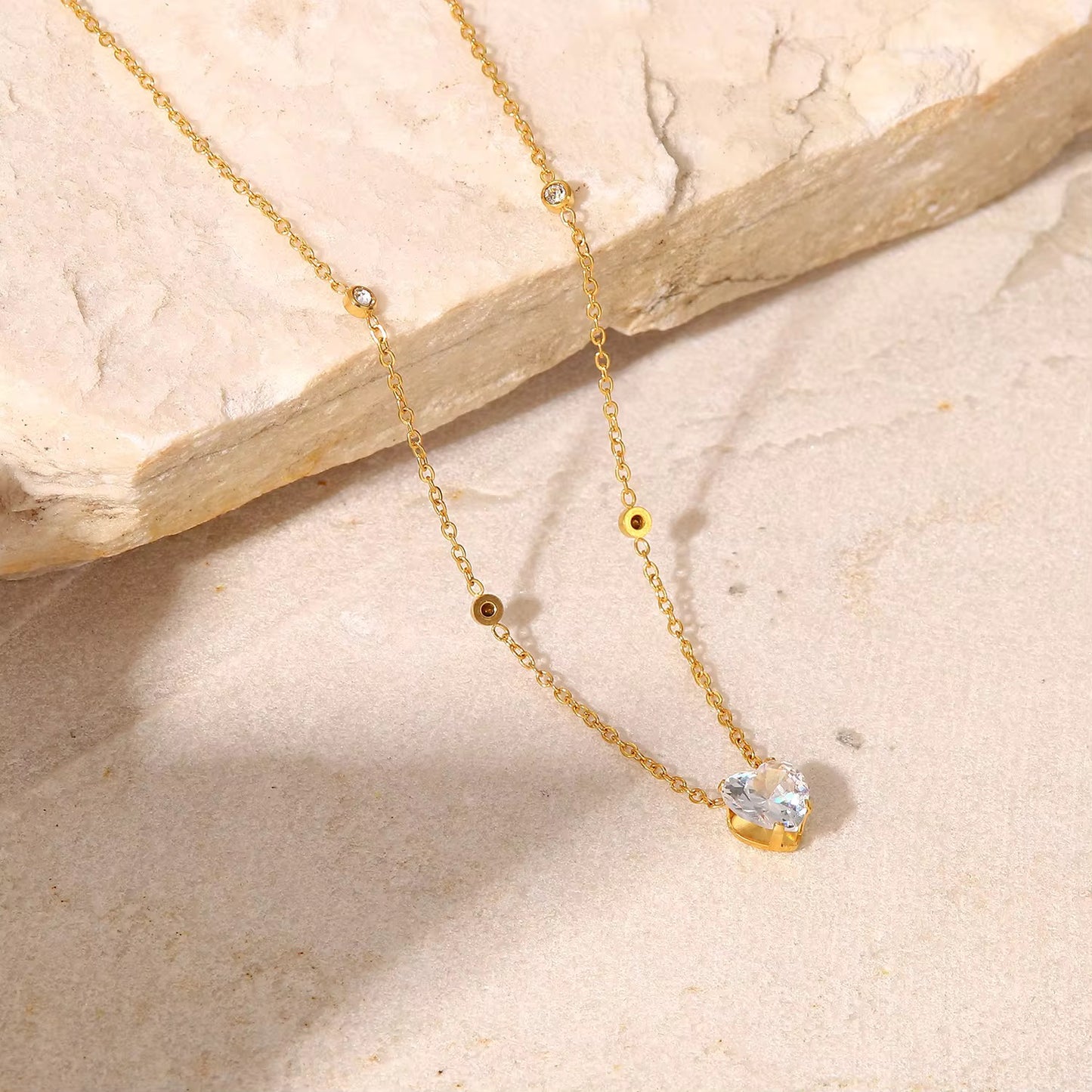 Romantic White Heart-shaped Zircon Pendant
Necklace